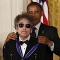 B. Dylanas pagaliau perskaitė tradicinę Nobelio premijos laureato paskaitą: dabar galės atsiimti 800 tūkst. eurų