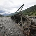 Tbilisyje ant geležinkelio bėgių nuslinko akmenų nuošliauža