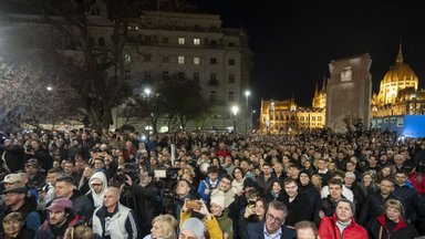 Tūkstančiai vengrų surengė demonstraciją prieš ministrą pirmininką Orbaną