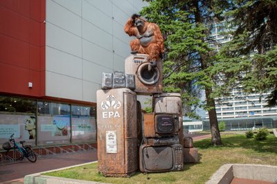 Vilniaus centre pastatyta keista skulptūra