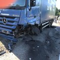 Kelyje Prienai-Išlaužas šiurpi avarija užblokavo kelią, susidarė didžiulė spūstis