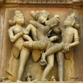 Metafizinis simbolizmas - Indijos šventyklas puošia erotinės skulptūros
