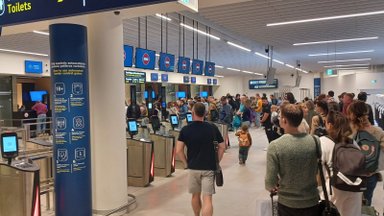 Užfiksavo didžiules eiles Vilniaus oro uoste: kodėl nauja patikrų sistema neveikia? 