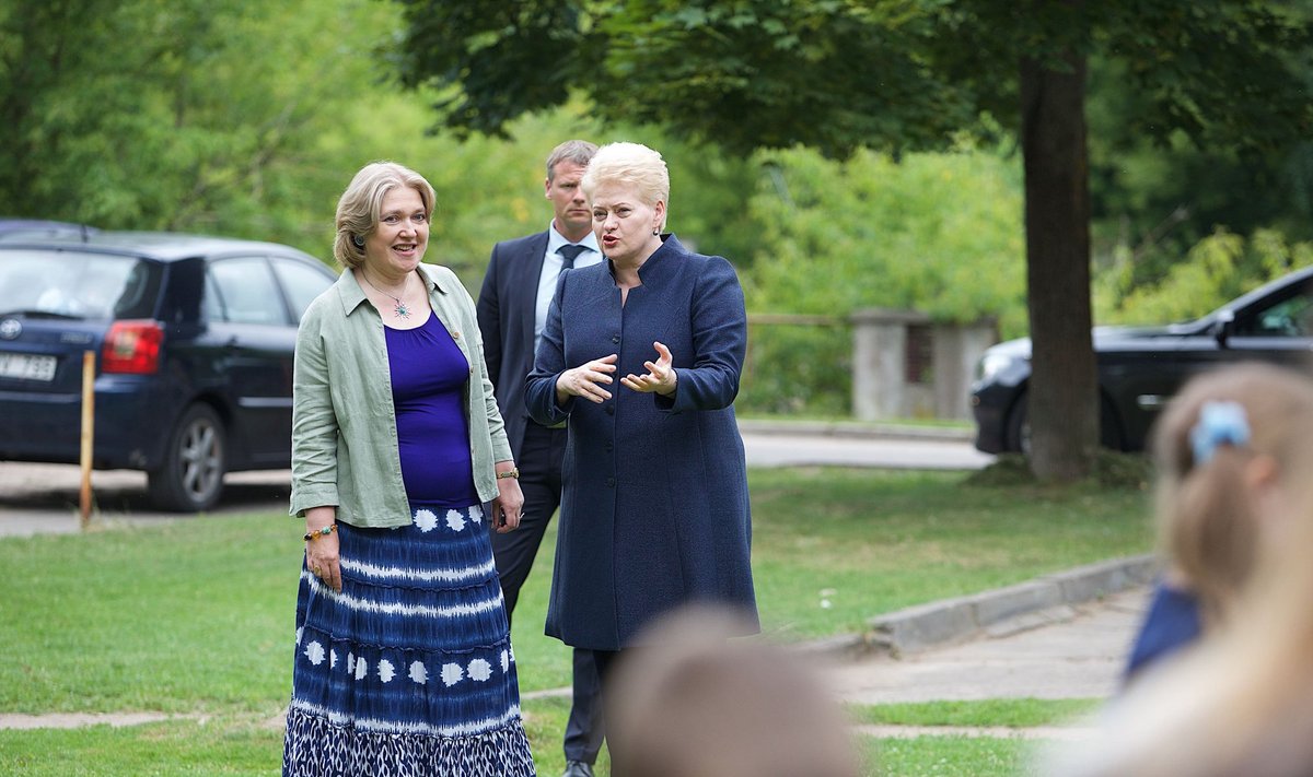 Dalia Grybauskaitė Antakalnio atvirame jaunimo centre ,,Žalianamis“