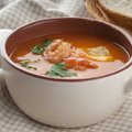 Greitai paruošiama gardi sriuba su pomidorais ir krevetėmis