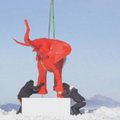 Prancūzijos slidinėjimo kurorte - milžiniškos gyvūnų skulptūros