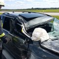 Tragedija magistralėje: latvių šeimos BMW susidūrė su sunkvežimiu, žuvo moteris