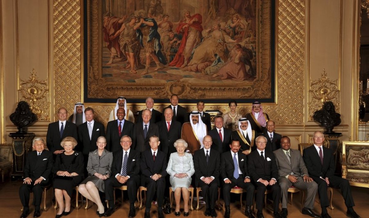 Elizabeth II  su monarchais iš viso pasaulio