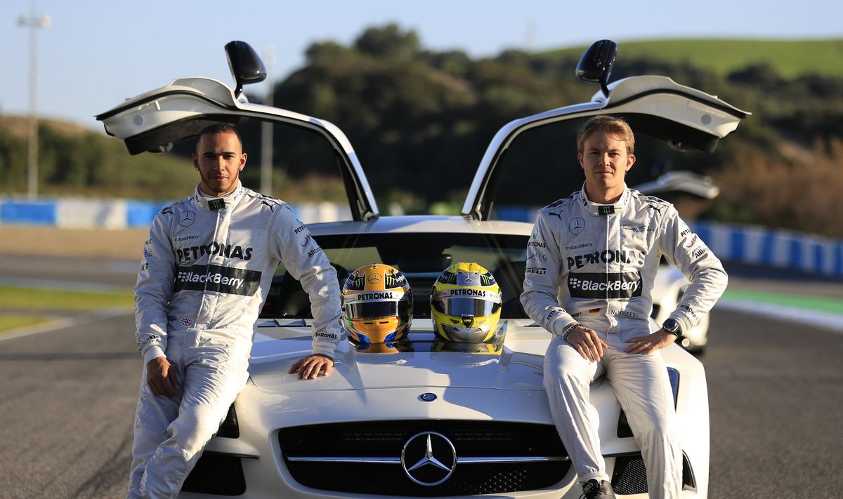 Lewisas Hamiltonas ir Nico Rosbergas Chereso trasoje 