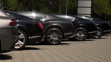 Įspūdingiausi Lietuvos įmonių automobiliai: sąraše ne tik „Ferrari“ ir „Aston Martin“