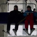 Putinas su Lukašenka kartu slidinėjo ir važinėjosi sniegaeigiais