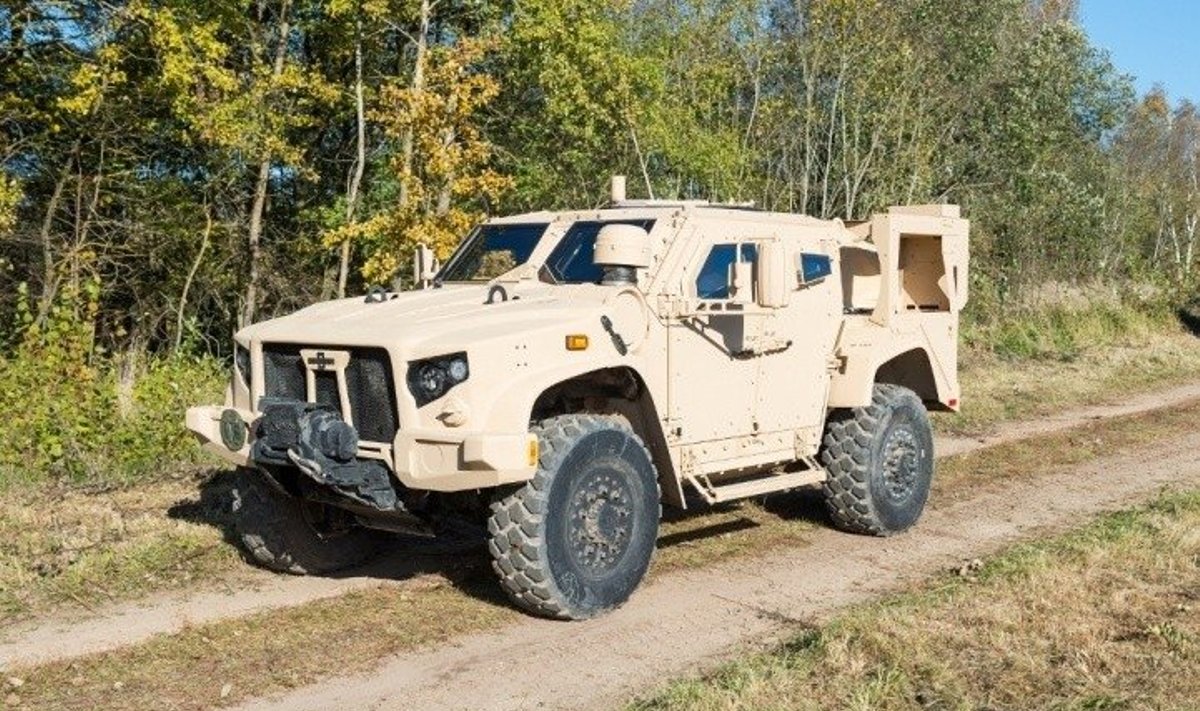 Gaižiūnų poligone vyksta JAV kompanijos Oshkosh Defence LCC  šarvuoto visureigio L-ATV, Light Combat Tactical All-terrain Vehicle,  galimybių demonstracija. 