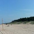 Šalia Palangos Mėlynosios vėliavos paplūdimio įrengta tinklinio aikštelė