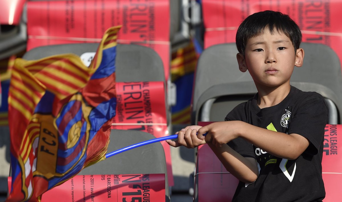 Vaikas su "Barcelona" klubo vėliava