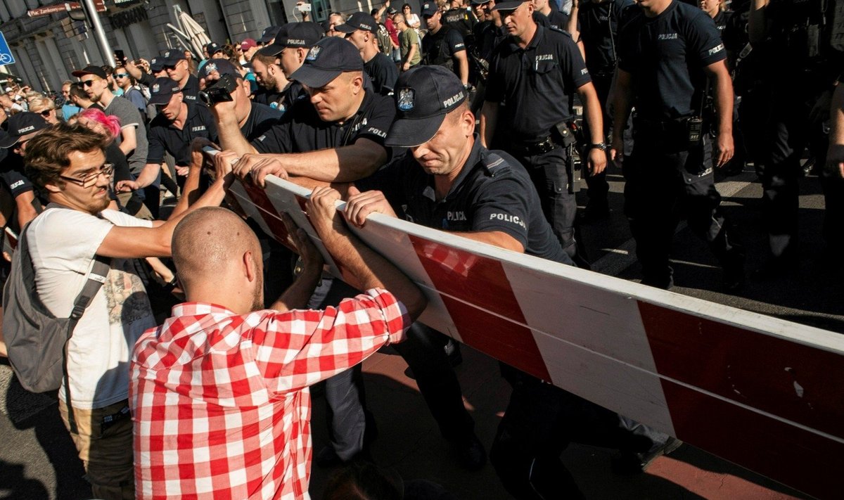 Varšuvoje policija išvaikė demonstraciją prieš ultradešiniųjų eitynes