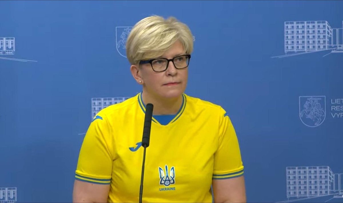 Ingrida Šimonytė su Ukrainos marškinėliais