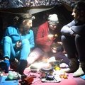 Paviešinti kadrai iš speleologų gyvenimo požeminėse urvo stovyklose