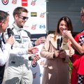 „ENEOS 1006 km lenktynių“ nugalėtojai ir prizininkai laistysis pienu