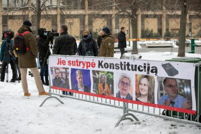 Lietuvos šeimų sąjūdis (LŠS) pirmadienį pradėjo ilgalaikę protesto akciją prie Seimo