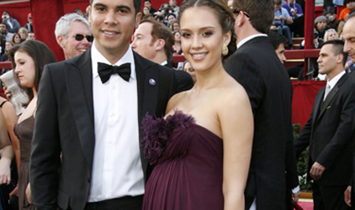 Jessica Alba su savo vaikinu Cashu Warrenu