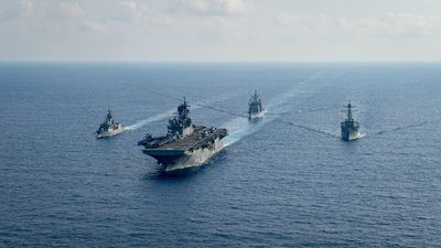 JAV karinis jūrų laivas ir Australijos karinis laivas Pietų Kinijos jūroje