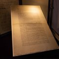 Niujorko aukcione už 43 mln. dolerių parduotas JAV Konstitucijos originalus egzempliorius