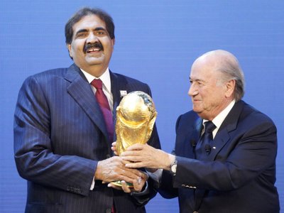 Šeichas Hamad bin Khalifa Al-Thani ir buvęs FIFA prezidentas Josephas Blatteris