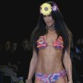 Buenos Airėse surengtame madų šou pristatyti bikiniai