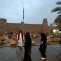 Saudo Arabijos restoranuose nebeliks atskirų įėjimų vyrams ir moterims