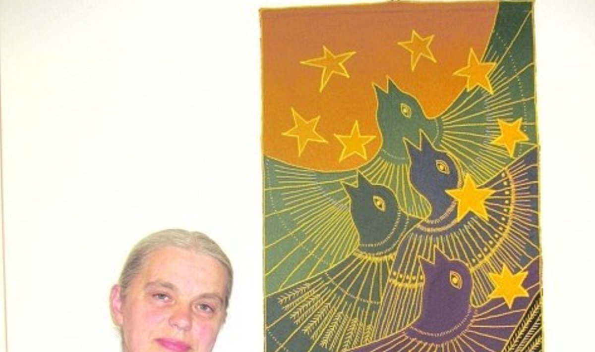 Valerija Kiškienė tekstiliniuose paveiksluose susiuvo ir išsiuvinėjo asmeninius tikėjimo kelio išgyvenimus 
