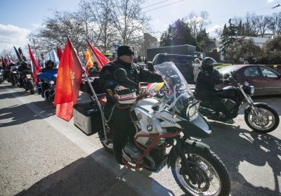 Rusų motociklininkai su sovietine simbolika