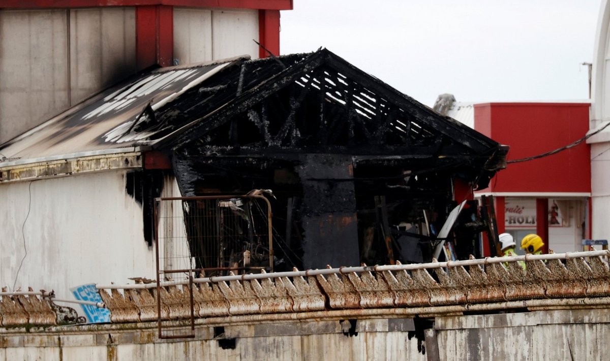 Anglijos Blakpulo kurorte kilęs gaisras sunaikino atrakcioną