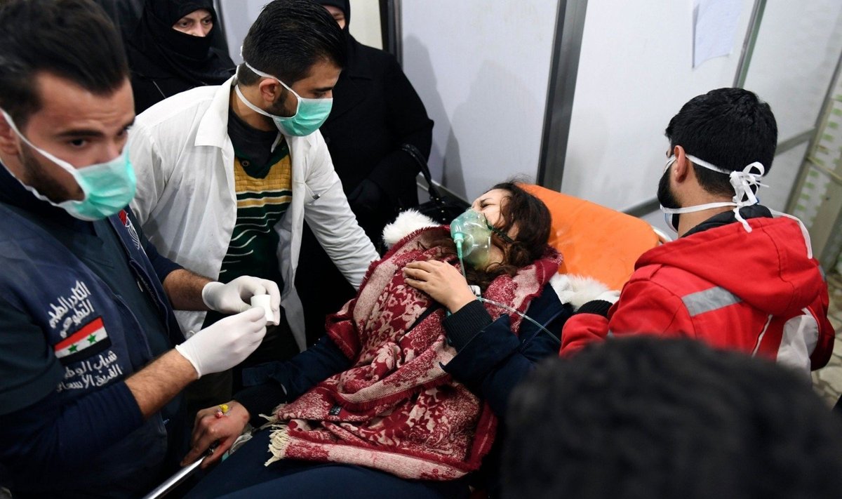 Apie 100 sirų po „toksinių dujų“ atakos patyrė kvėpavimo problemų
