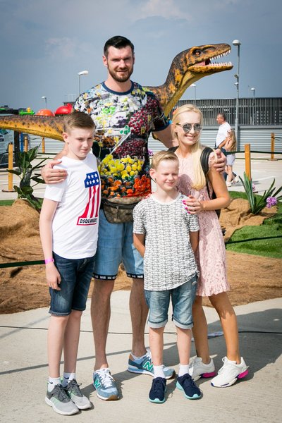 Darjušas Lavrinovičius su žmona Edita ir vaikais