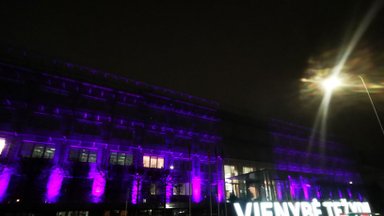 Minint Neišnešiotų naujagimių dieną, per 30 pastatų Lietuvoje apšviesti purpurine spalva