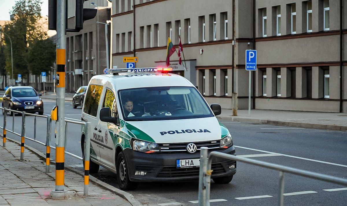 Panevėžyje – sumaištis: į mokyklas ir darželius dėl pranešimų apie sprogmenis lekia tarnybos