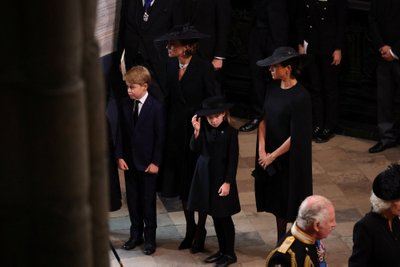 Karalienės laidotuvėse – ir princas George'as bei princesė Charlotte