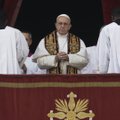 Popiežius paragino moteris nesivaržyti žindyti bažnyčioje