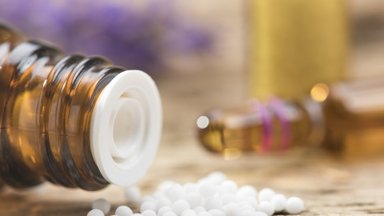 Įvertino homeopatinių vaistų veiksmingumą: ar verta jais pasikliauti?