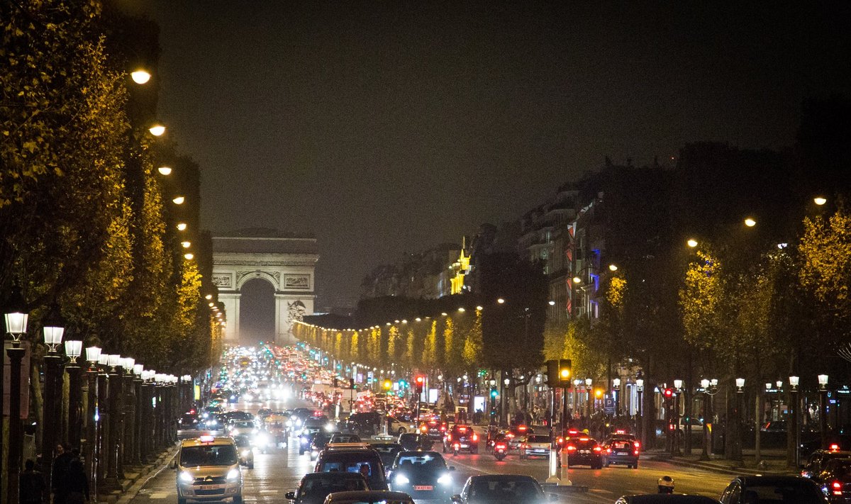 Paris Avenue des Champs-Élysées