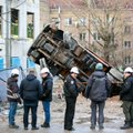 Vilniaus centre – įspūdinga sunkvežimio gelbėjimo operacija