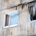 Холод и сырость могли ухудшить состояние горевшего многоквартирного дома в Вильнюсе