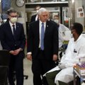 JAV viceprezidentas Pence`as, lankydamasis klinikoje, nedėvėjo kaukės