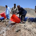 Kabule pareigūnai išpylė į kanalą 3 000 litrų konfiskuoto alkoholio