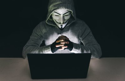 Anonymous programišių grupuotė skelbia kibernetinį karą V. Putinui