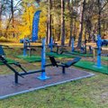 Vingio parke įrengta lauko treniruoklių aikštelė