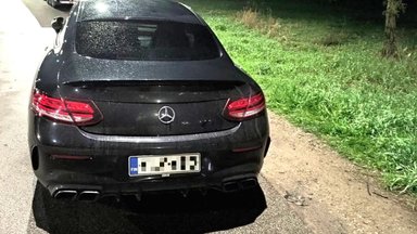 Dėl Suomijoje ieškomo „Mercedes-Benz“, kurį vairavo Estijos pilietis, Lietuvos pasieniečiai pradėjo ikiteisminį tyrimą