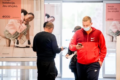 Vilniaus "Akropolyje" tikrinami galimybių pasai