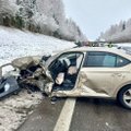 Žiauri avarija Kauno r.: susidūrė vilkikas, mikroautobusas ir evakuatorius, žuvo žmogus, 3 sužaloti