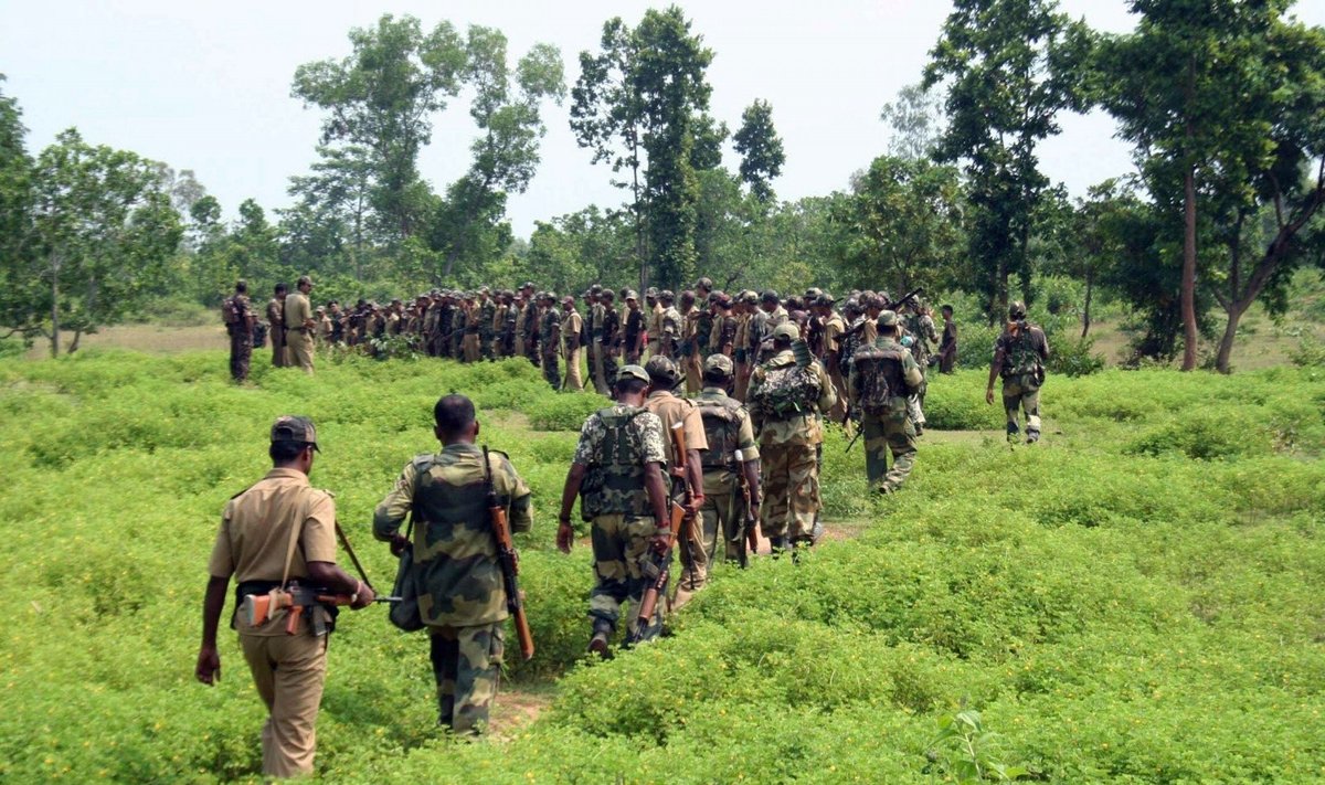 Indijos sukarintos organizacijos patruliuoja aktyvioje maoistų teritorijoje